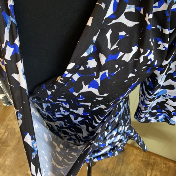 Larry Levine patterned top - Picture 7 of 7